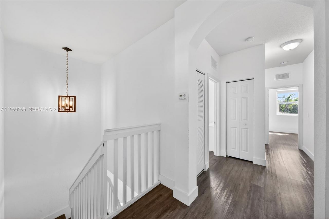 8766 NW 112th Path, Doral, FL 33178 Photo