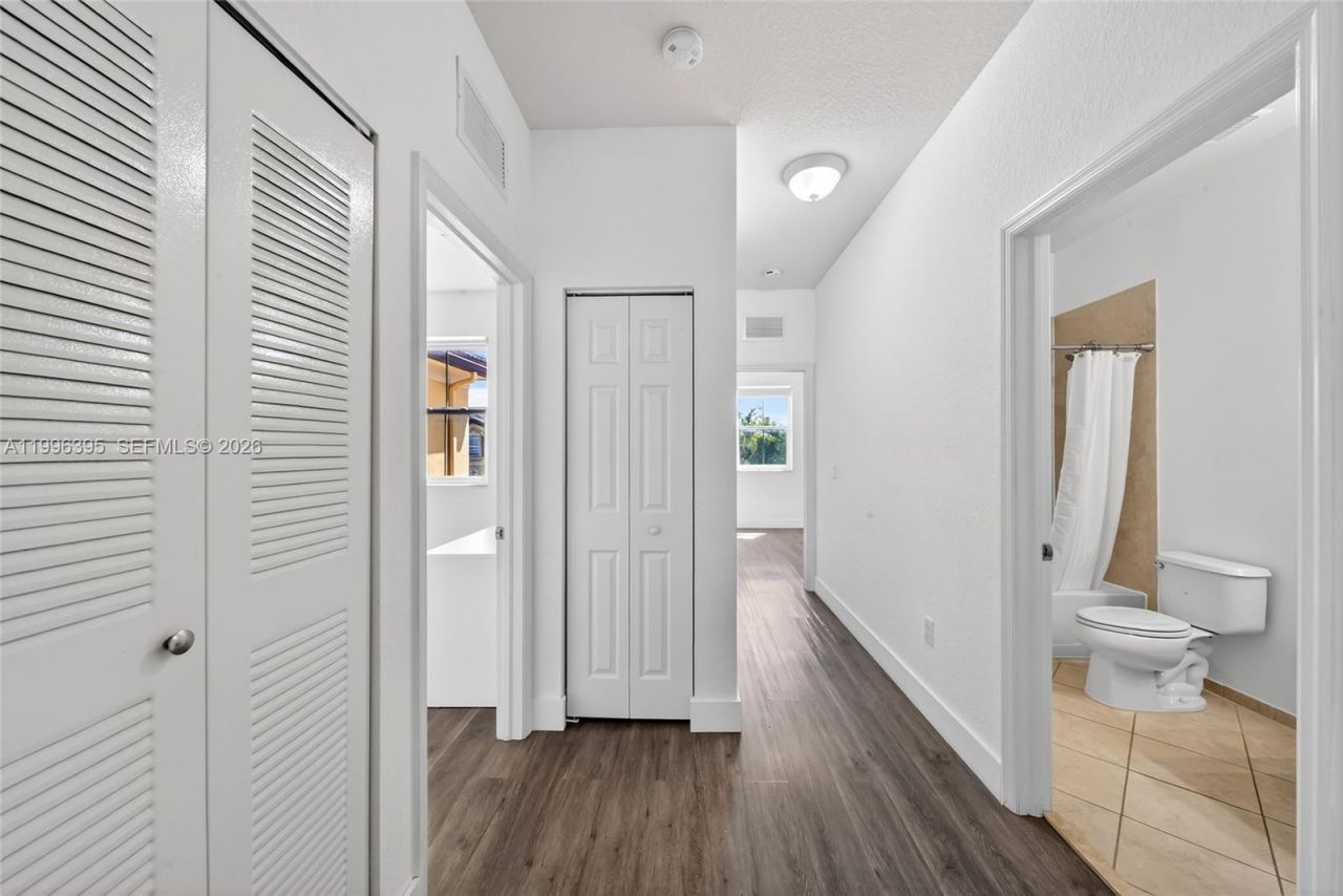 8766 NW 112th Path, Doral, FL 33178 Photo