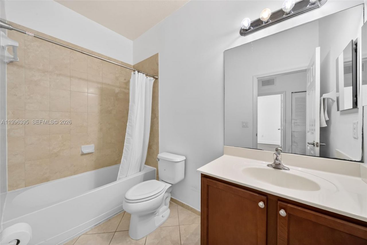 8766 NW 112th Path, Doral, FL 33178 Photo