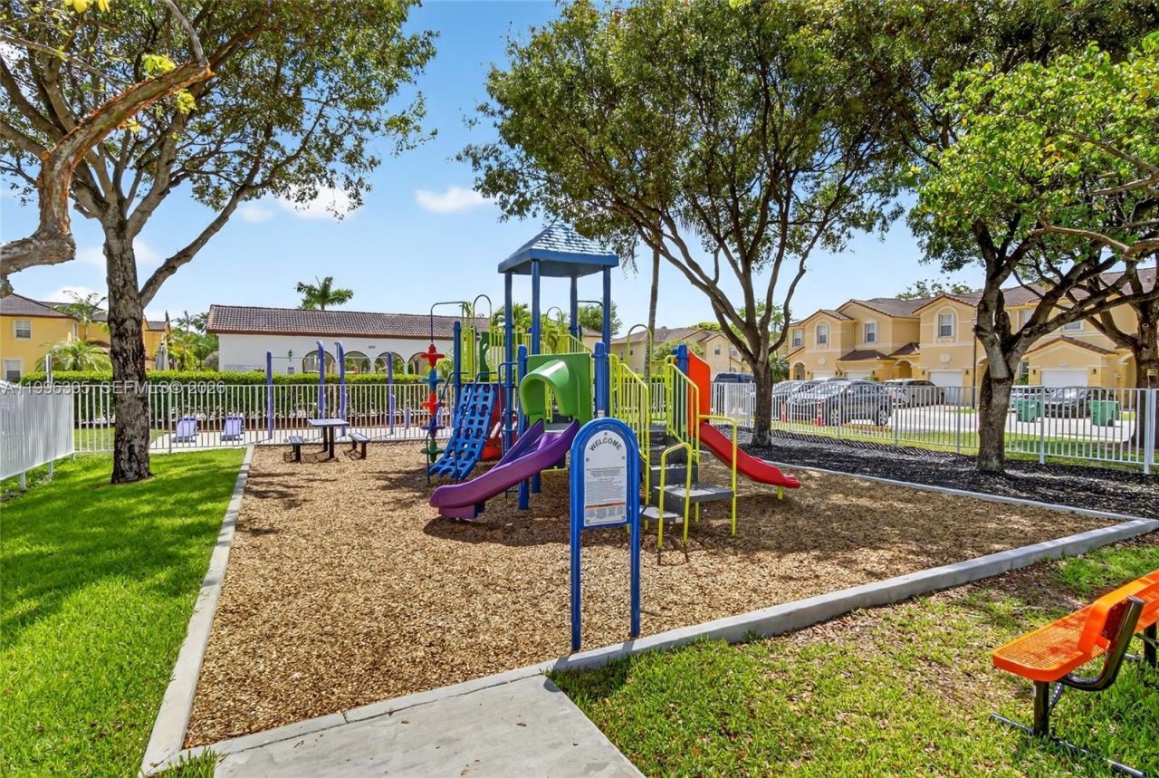 8766 NW 112th Path, Doral, FL 33178 Photo