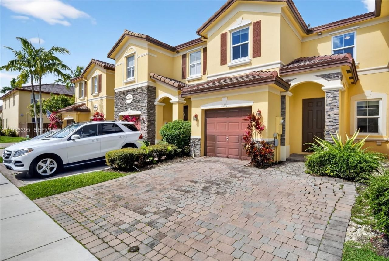 8766 NW 112th Path, Doral, FL 33178 Photo