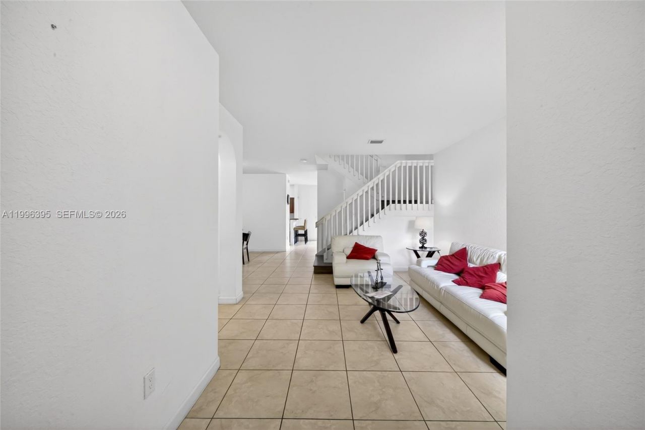 8766 NW 112th Path, Doral, FL 33178 Photo