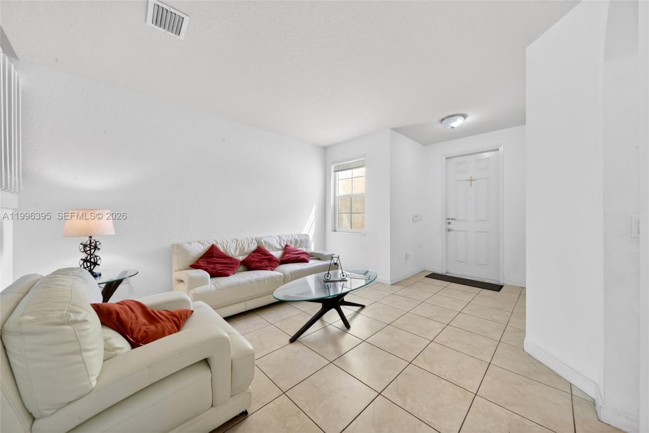 8766 NW 112th Path, Doral, FL 33178 Photo