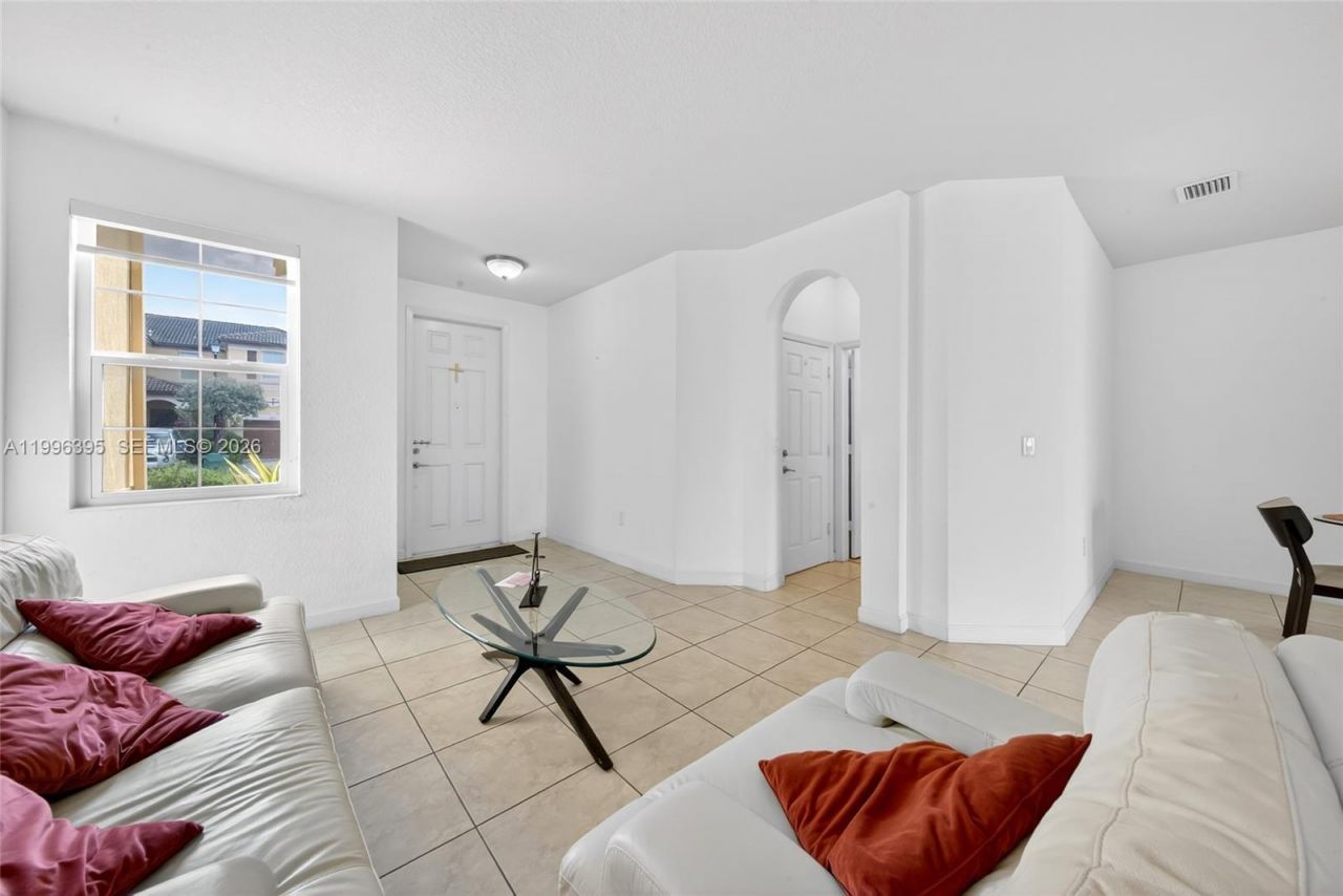 8766 NW 112th Path, Doral, FL 33178 Photo