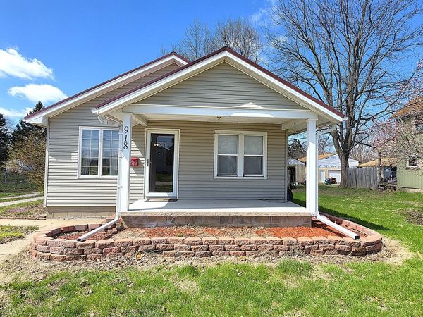 918 N Farnham Street, Galesburg, IL 61401