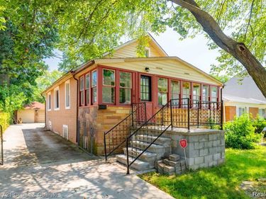 8644 Nightingale Street , Dearborn Heights, MI 48127