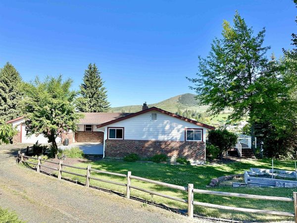 147 N LINDSEY St, Tekoa, WA 99033