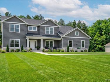 65 Woodthrush , Orchard Park, NY 14127