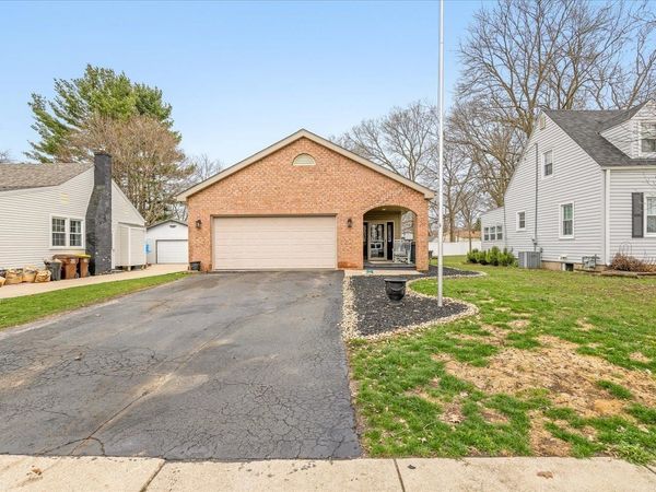 207 Coronado Boulevard, LOVES PARK, IL 61111