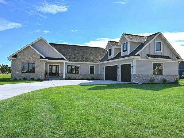 N66W34839 Baltic PASS, Oconomowoc, WI 53066