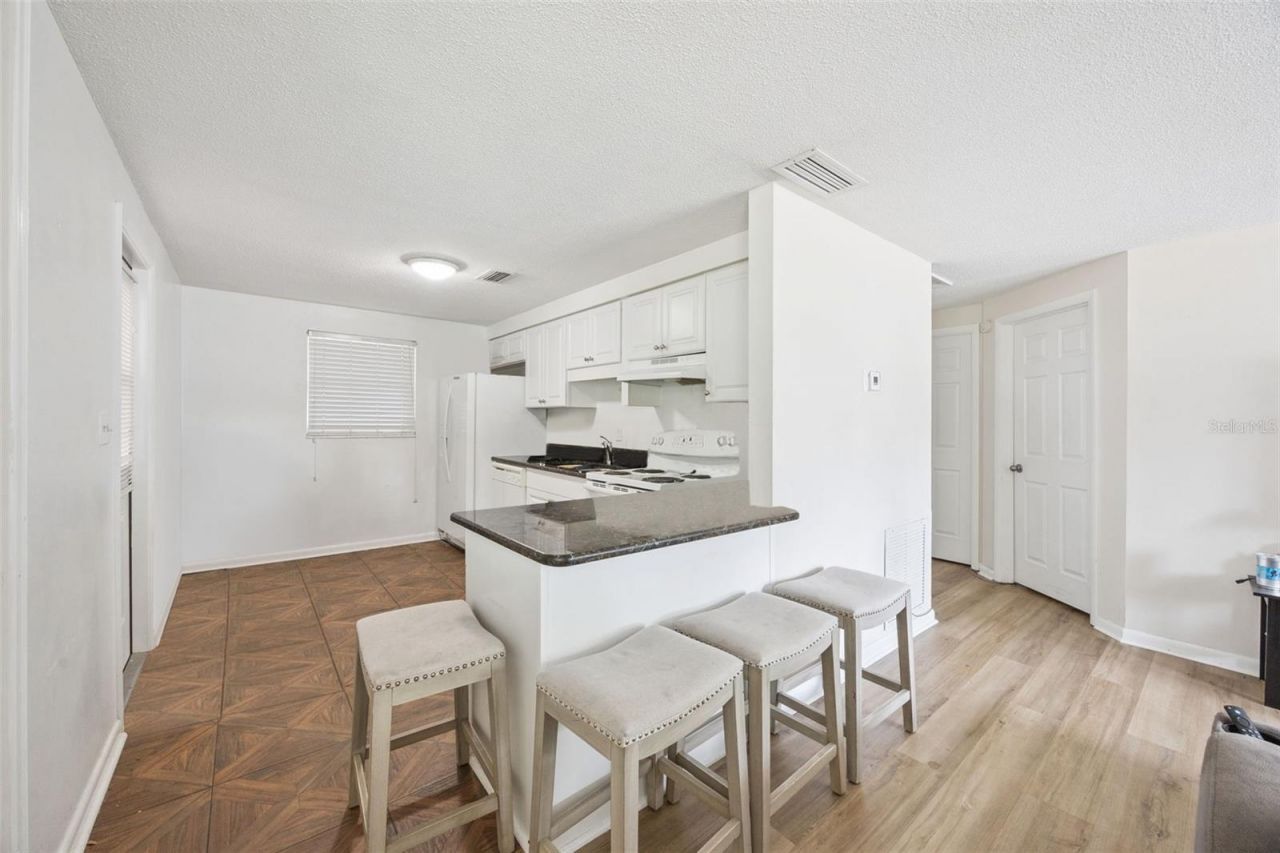 800 N Westmoreland Drive , Orlando, FL 32804 Photo