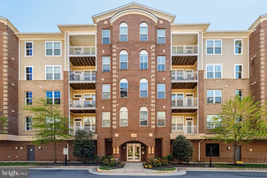 13723 Neil Armstrong Avenue, Unit 502, Herndon, VA 20171 Main Photo
