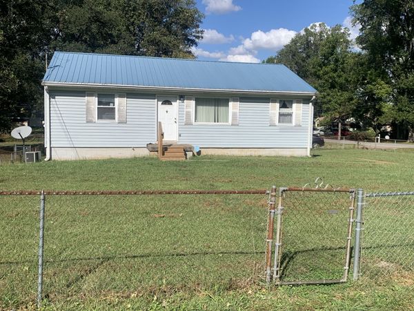 811 Helton Dr , Clarksville, TN 37042