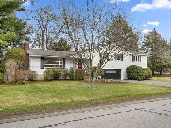 142 Worthen Rd, Lexington, MA 02421