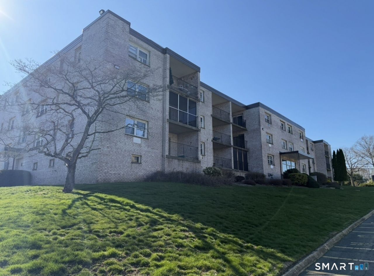 308 Meadowside, Unit 305, Milford, CT 06460 Main Photo