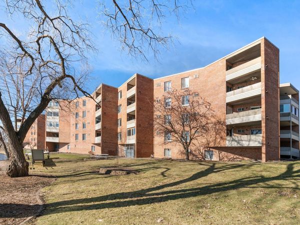 329 Geneva Avenue N, Unit 402, Oakdale, MN 55128