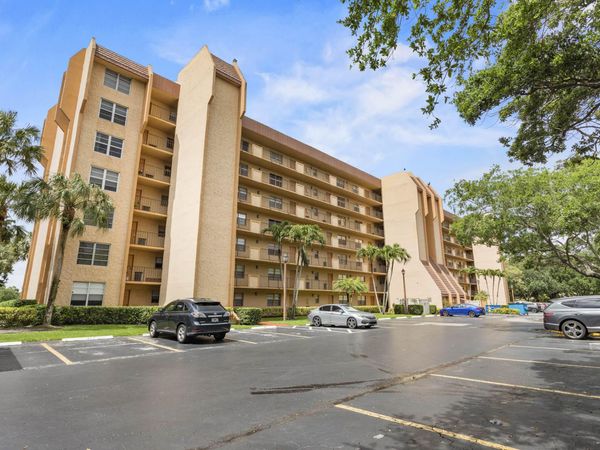 3001 W Rolling Hills Circle, Unit 301, Davie, FL 33328