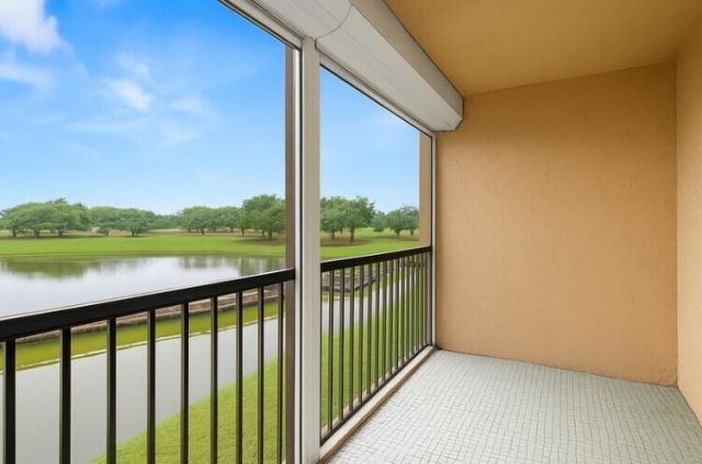 3001 W Rolling Hills Circle, Unit 301, Davie, FL 33328 Photo