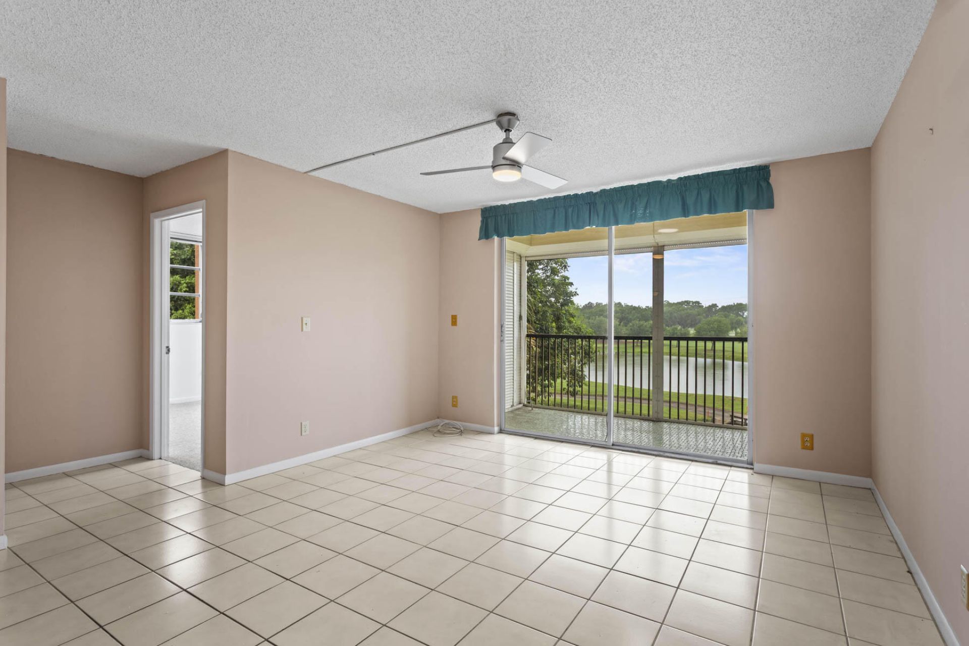 3001 W Rolling Hills Circle, Unit 301, Davie, FL 33328 Photo