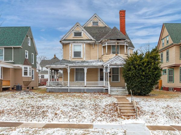 1934 Grand Avenue, Davenport, IA 52803