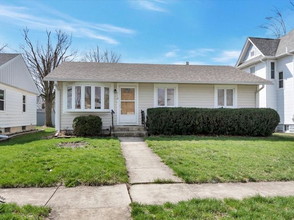 114 W Sumner Avenue, Peotone, IL 60468