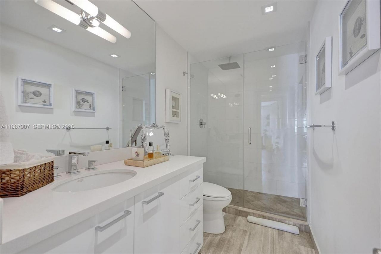 1121 Crandon Blvd , Unit D1202, Key Biscayne, FL 33149 Photo