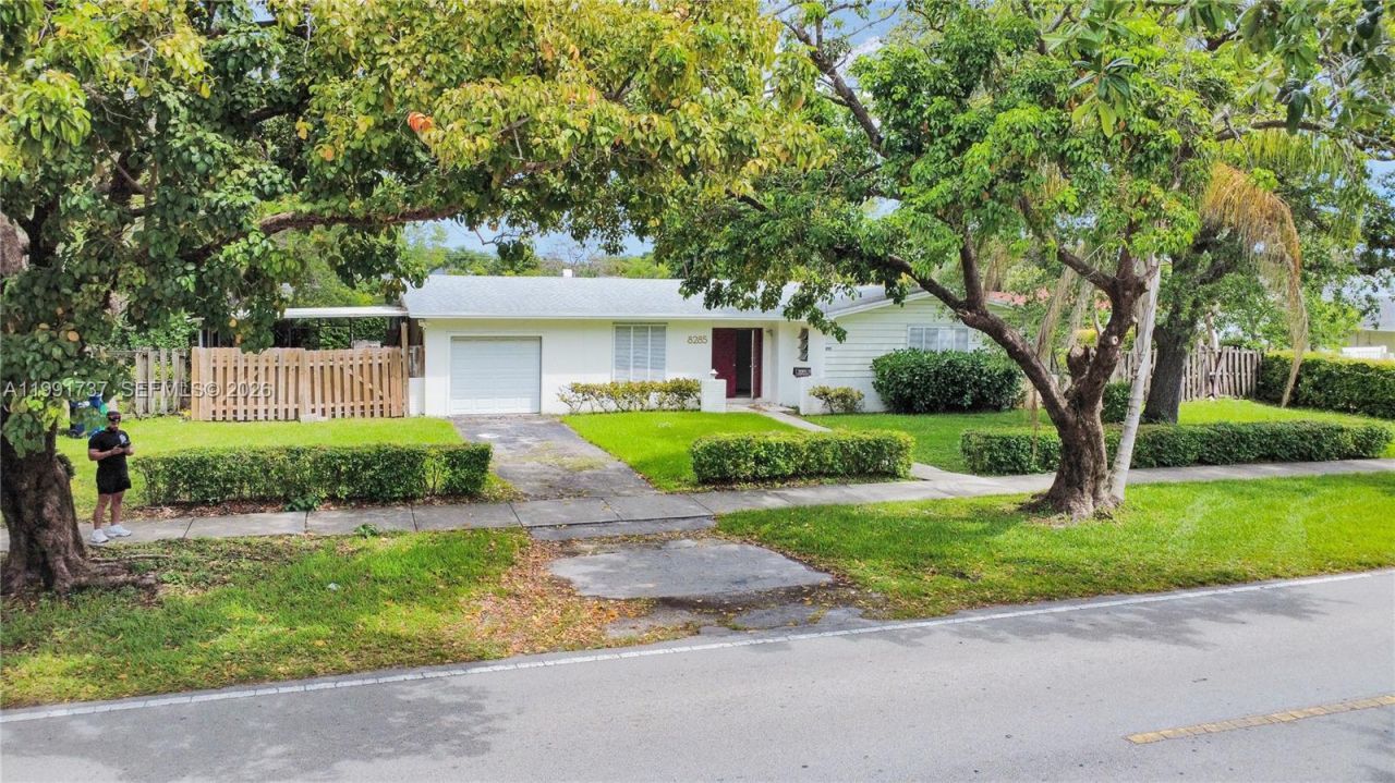 8285 SW 104th St, Miami, FL 33156 Photo