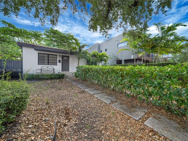 3033 Hibiscus St, Miami, FL 33133