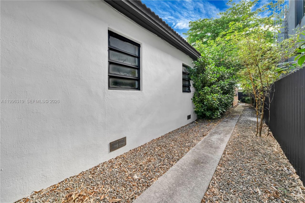 3033 Hibiscus St, Miami, FL 33133 Photo