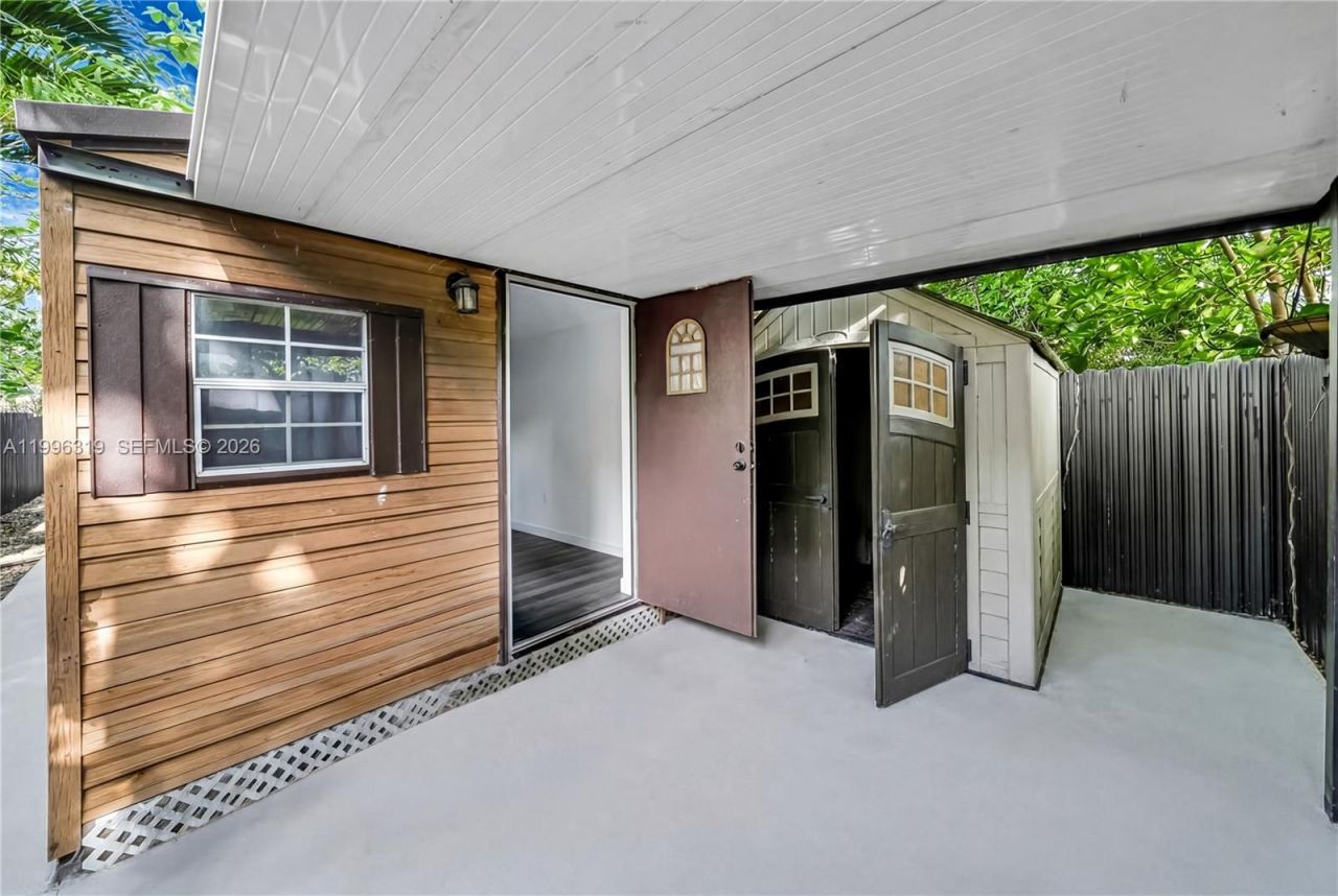 3033 Hibiscus St, Miami, FL 33133 Photo