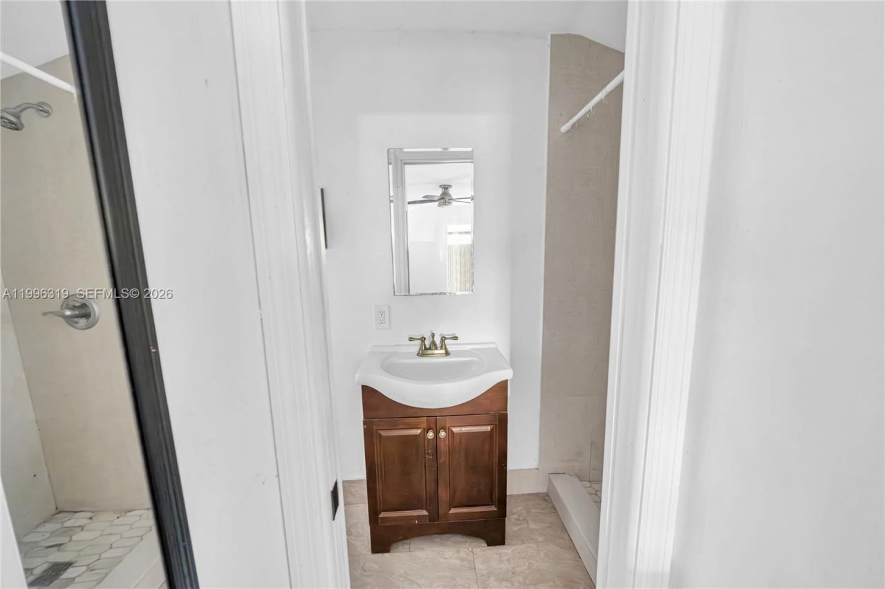 3033 Hibiscus St, Miami, FL 33133 Photo