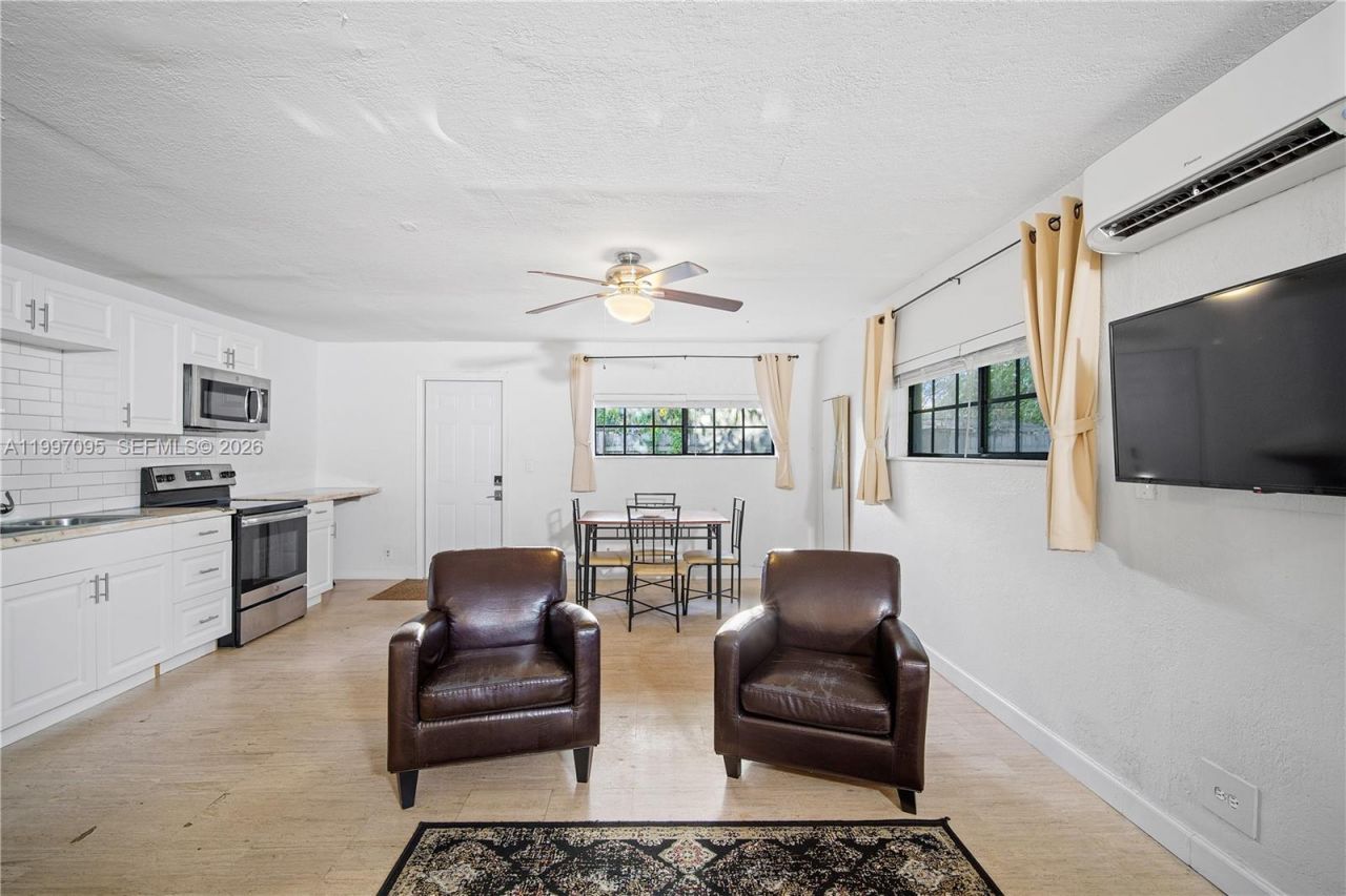 1181 NE 160th St, North Miami Beach, FL 33162 Photo
