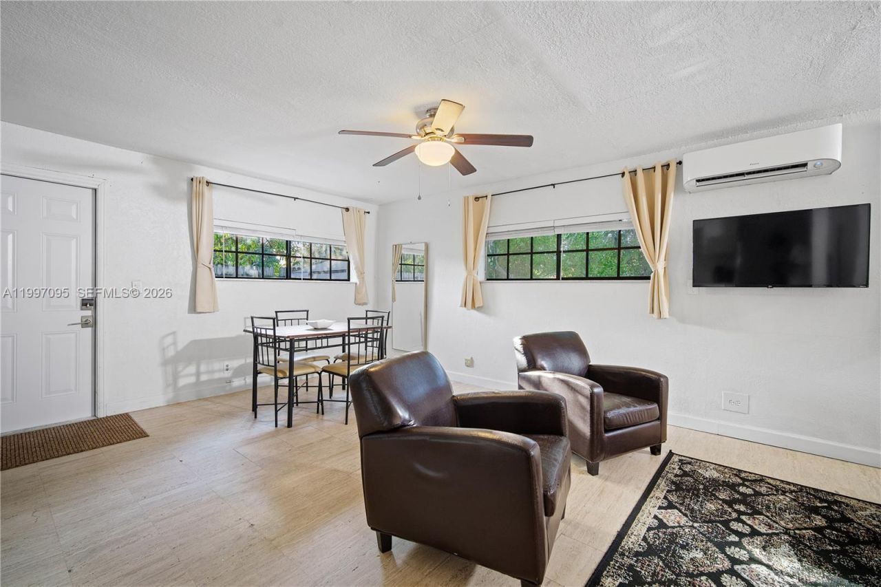 1181 NE 160th St, North Miami Beach, FL 33162 Photo