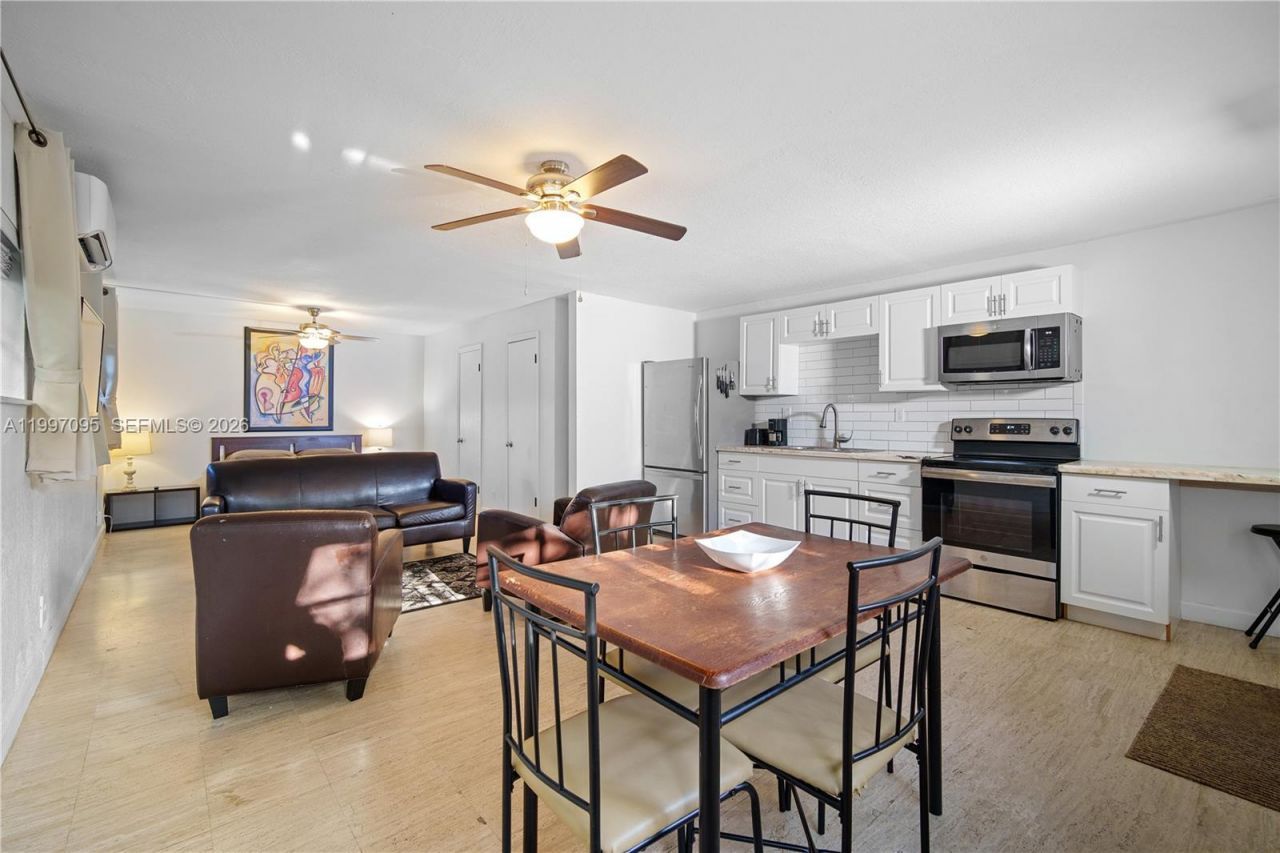 1181 NE 160th St, North Miami Beach, FL 33162 Photo