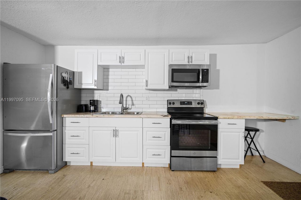 1181 NE 160th St, North Miami Beach, FL 33162 Photo
