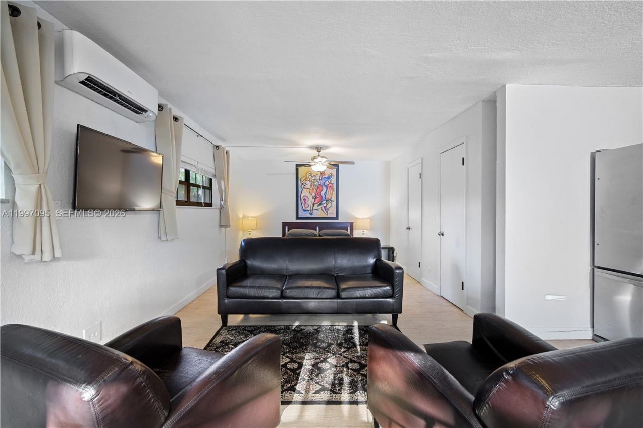 1181 NE 160th St, North Miami Beach, FL 33162 Photo