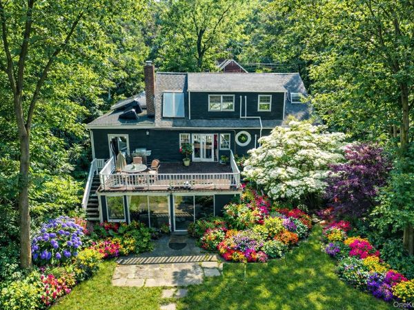 90 E Broadway , Roslyn, NY 11576