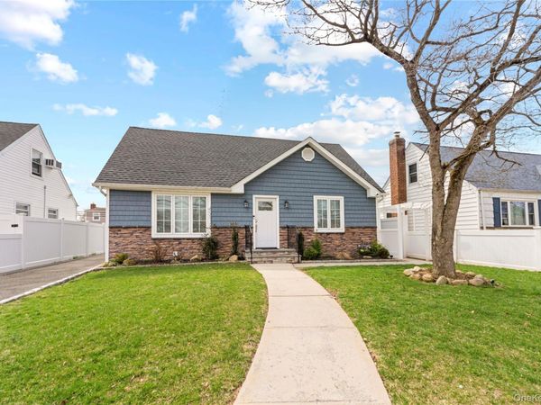 960 Clyde Road , North Baldwin, NY 11510