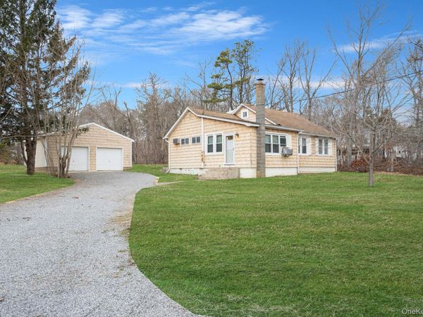 212 Mount Vernon Avenue , Medford, NY 11763