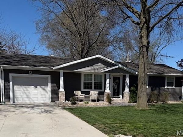 499 W Oak Street , Aviston, IL 62216