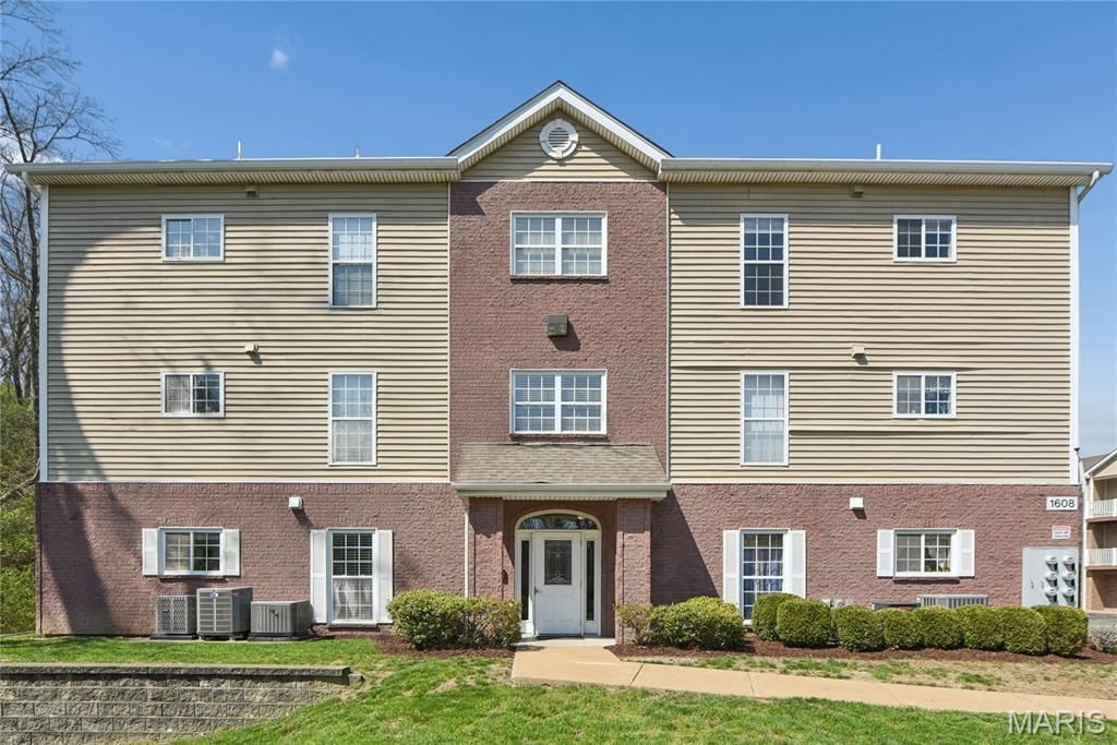 1608 Westport Cove Lane , Unit I, Saint Louis, MO 63146 Main Photo