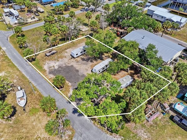 12 W 9th Ave, Horseshoe Beach, FL 32648