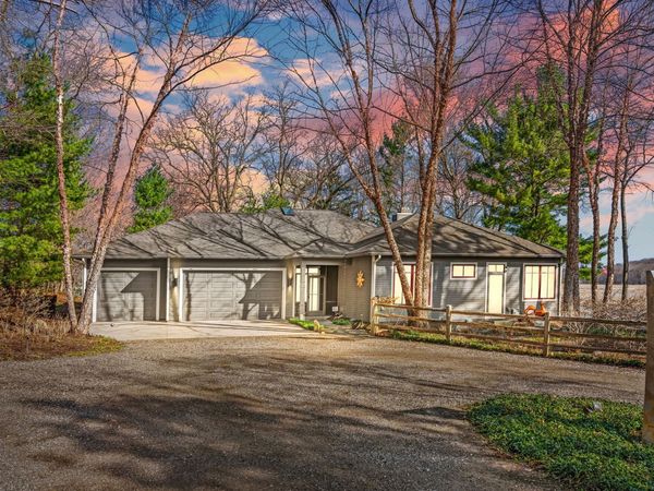 6403 Riverside Road, Fennville, MI 49408