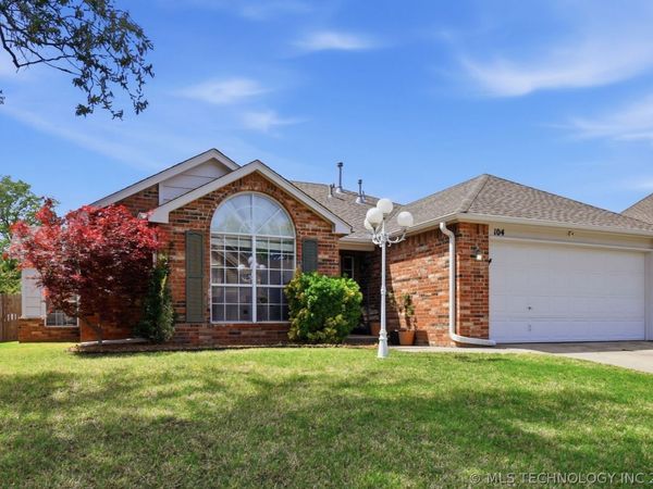 104 S Walnut Avenue, Broken Arrow, OK 74012