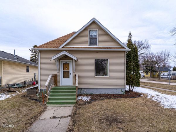 1002 CHERRY Street , Grand Forks, ND 58201