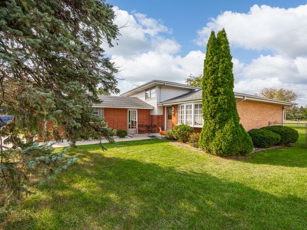 10624 S Michael Drive, Palos Hills, IL 60465