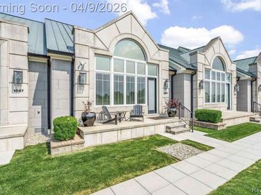 1009 S Washington Avenue S, Royal Oak, MI 48067