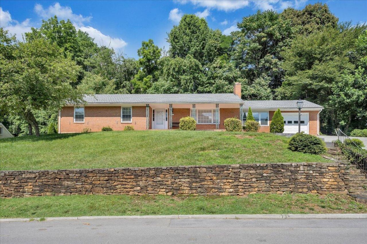 3579 Hartland Rd, Roanoke, VA 24015 Main Photo