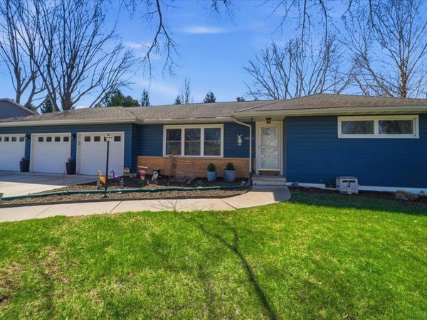 1924 Timberledge Drive, Cedar Falls, IA 50613