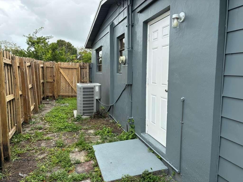 1741 NW 27th Avenue, Fort Lauderdale, FL 33311 Photo